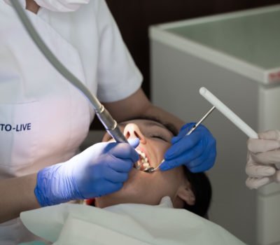 , Implant zęba – jaki jest jego całkowity koszt?