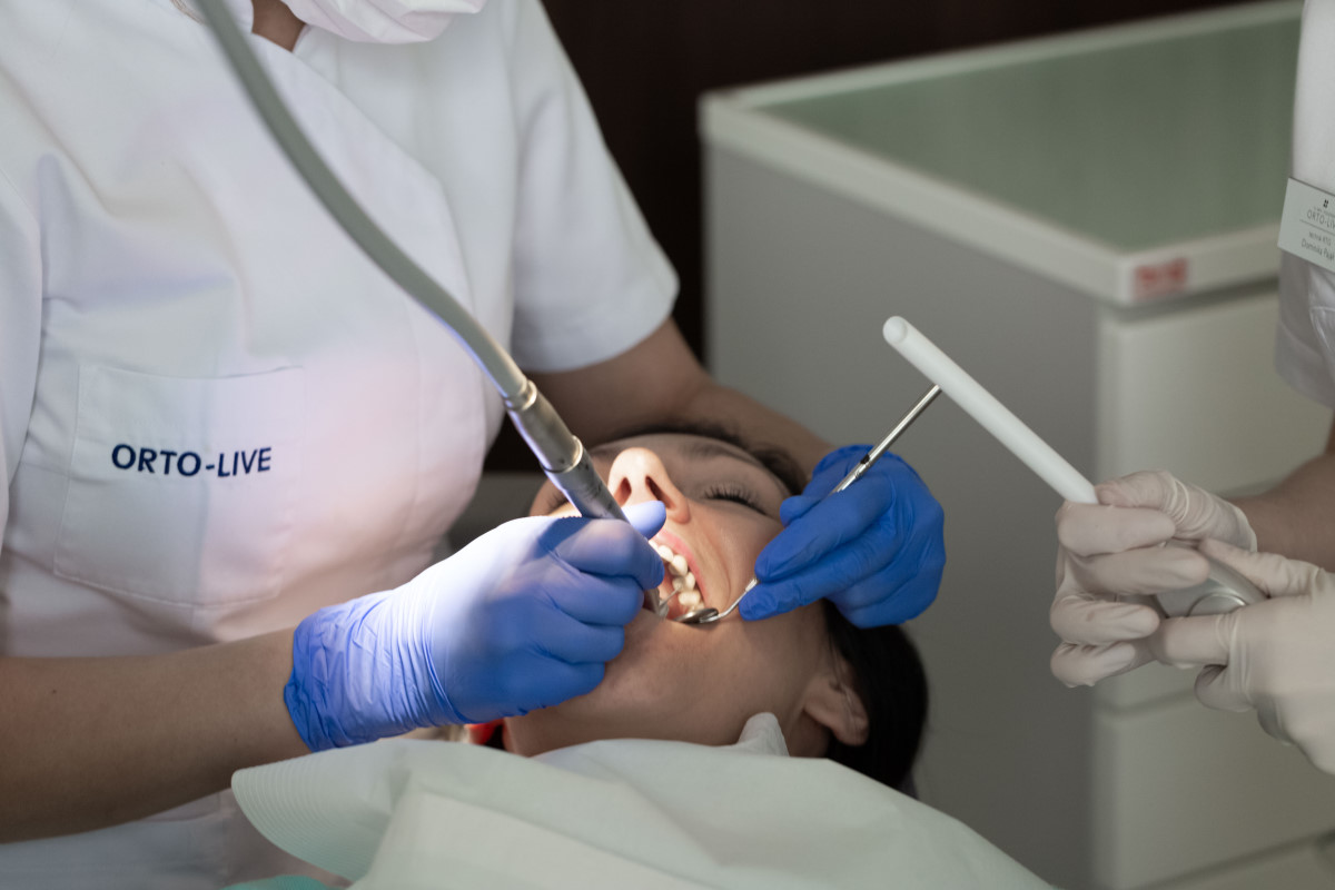 , Higiena jamy ustnej podczas noszenia aparatu ortodontycznego